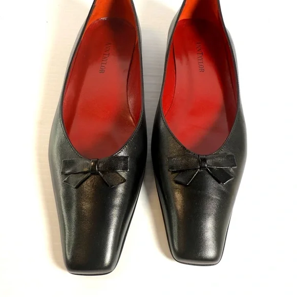 Ann Taylor Monet Black Napa Leather Loafers with Red Interior - Picture 3 of 14